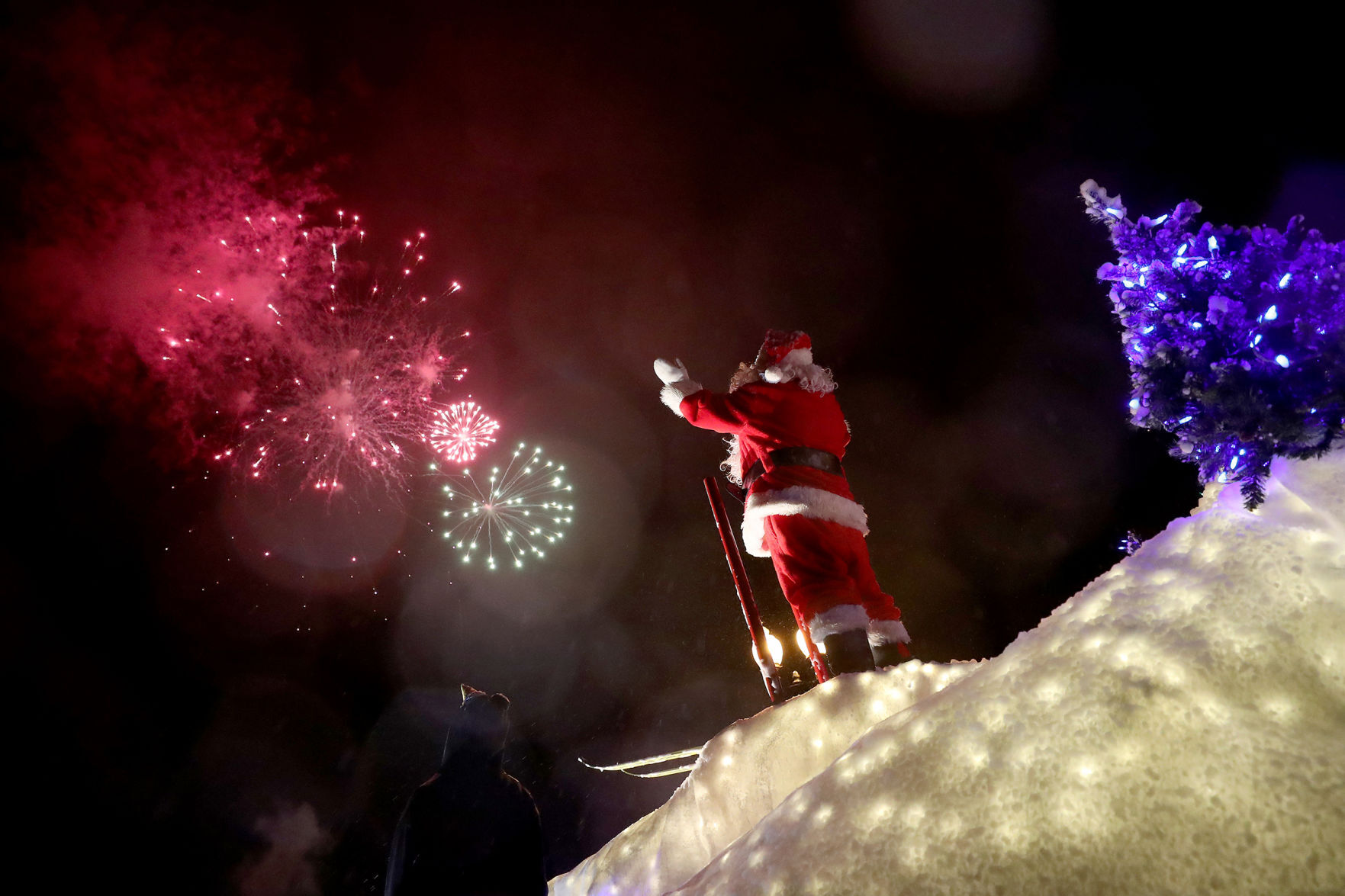 112919bp-holiday-hoopla-6